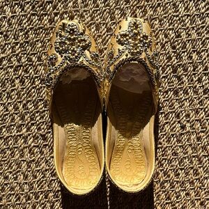 Punjabi ladies shoes! Absolutely beautiful! Indian size 4 - US 5!